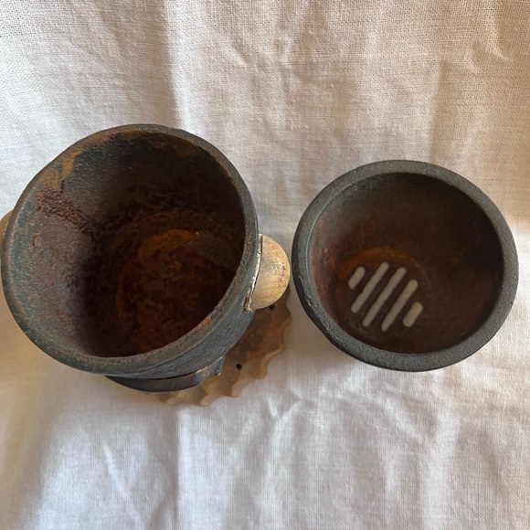 Vintage Cast Iron Mini Grill with Cast Iron Removable Grated Pot. - Picture 5 of 8